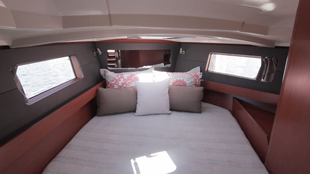 The forward berth of the Oceanis 41.1 in single head configuration.